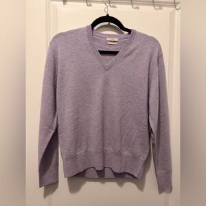 Munrospun extra fine Merino Wool Lavender V-Neck Sweater - Size 40